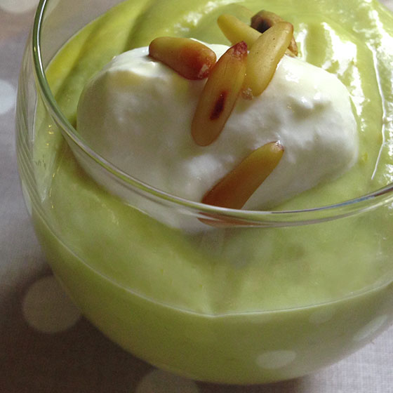 Mousse light di avocado e albicocche